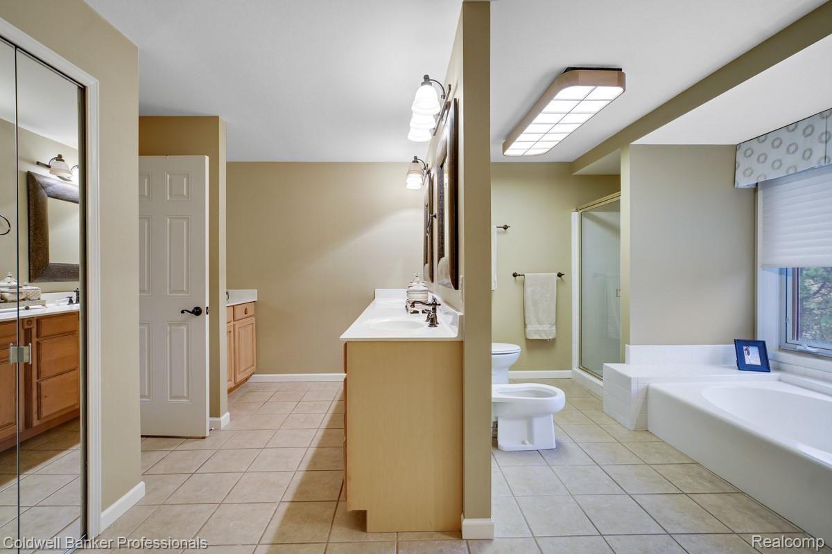 1989 Mapleridge Road Rochester, MI 48309 - Photo 29 of 50 dsc03699-dsc03701.jpg