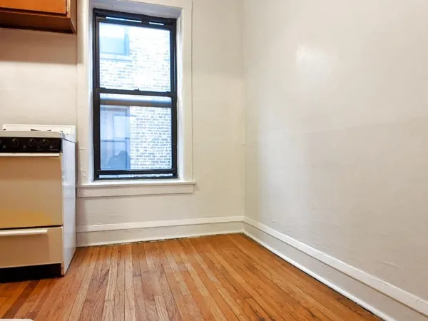 $1,795 | 2714 North Spaulding Avenue, Unit 2II, Chicago, IL 60647