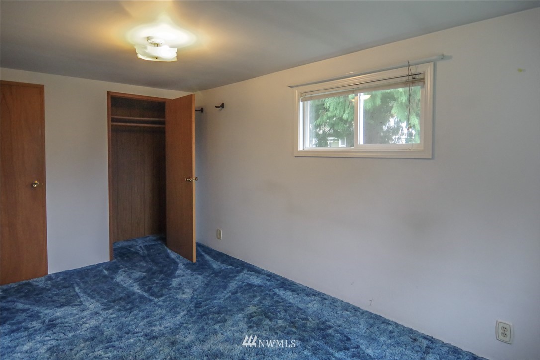 22028 9th Avenue Southeast Bothell, WA 98021 - Photo 9 of 16 an empty room with a window