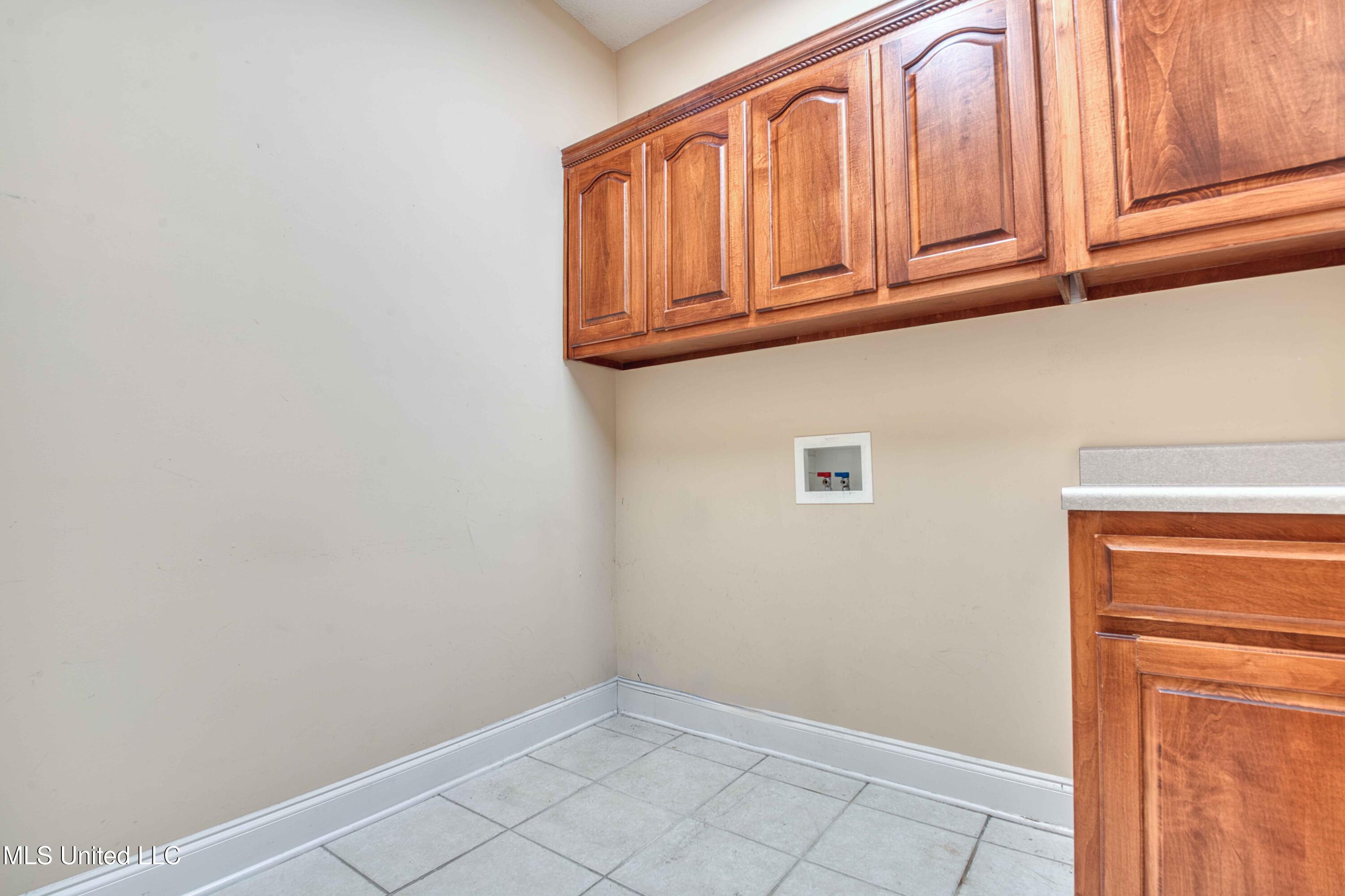 860 Cedar Grove Parkway Hernando, MS 38632 - Photo 20 of 62 Laundry Room