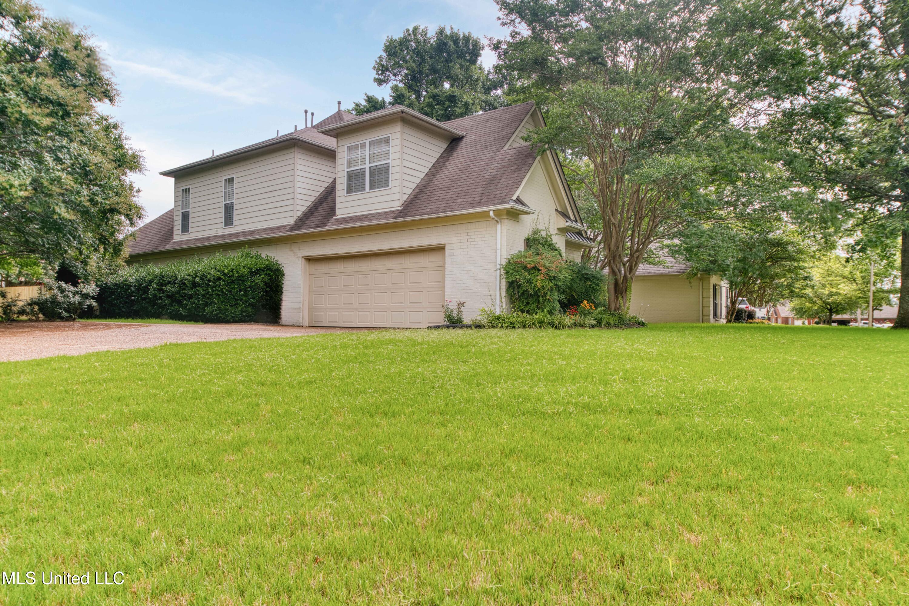 860 Cedar Grove Parkway Hernando, MS 38632 - Photo 44 of 62 Side load garage