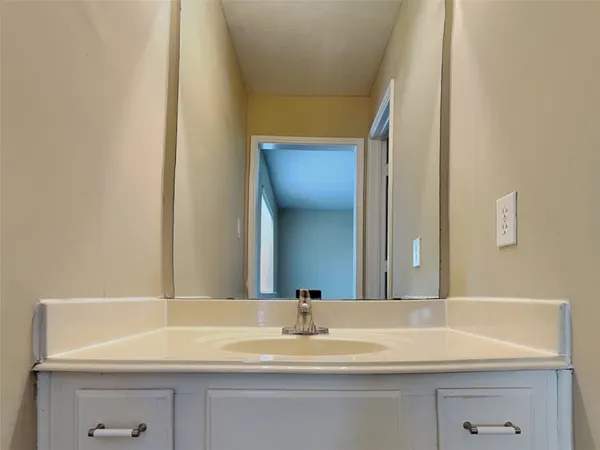 $2,620 | 11911 Lakewood Hills Drive, Tomball, TX 77377