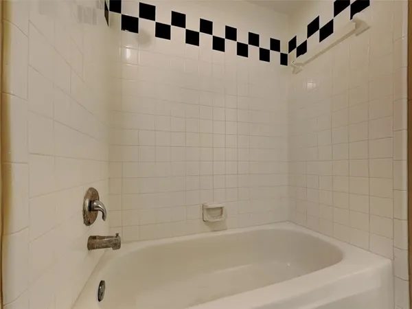 $2,595 | 11911 Lakewood Hills Drive, Tomball, TX 77377