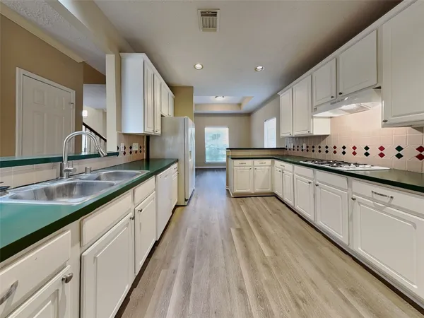 $2,620 | 11911 Lakewood Hills Drive, Tomball, TX 77377