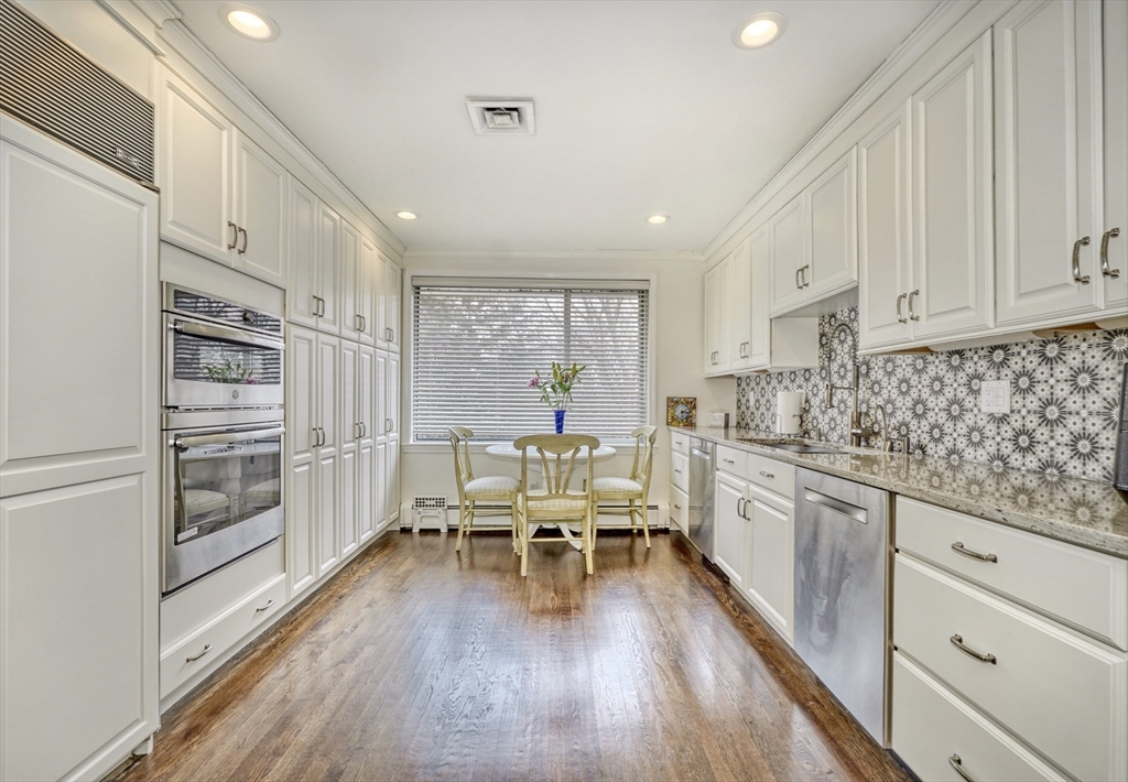 206 Allandale Road, Unit 3B Boston, MA 02467 - Photo 10 of 31 Gallery Image 10