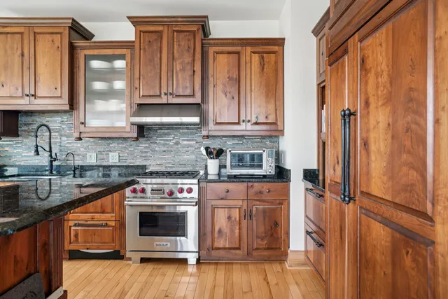 $750,000 | 1313 North Franklin Place, Unit 404, Milwaukee, WI 53202