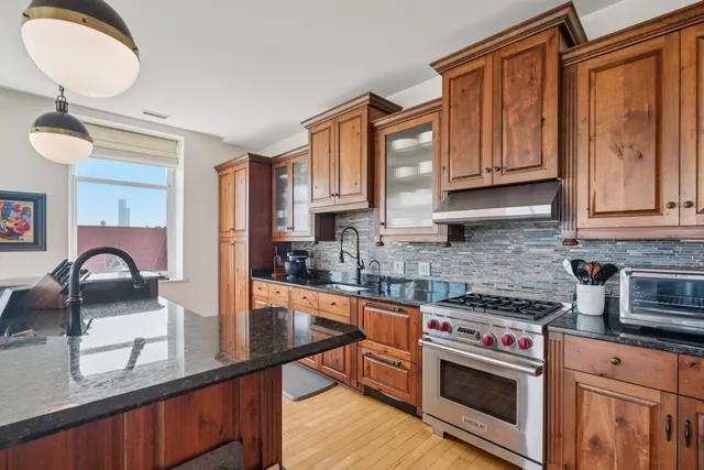 $750,000 | 1313 North Franklin Place, Unit 404, Milwaukee, WI 53202