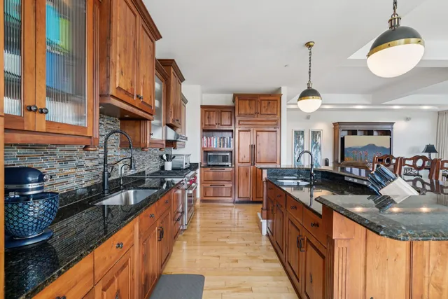 $750,000 | 1313 North Franklin Place, Unit 404, Milwaukee, WI 53202