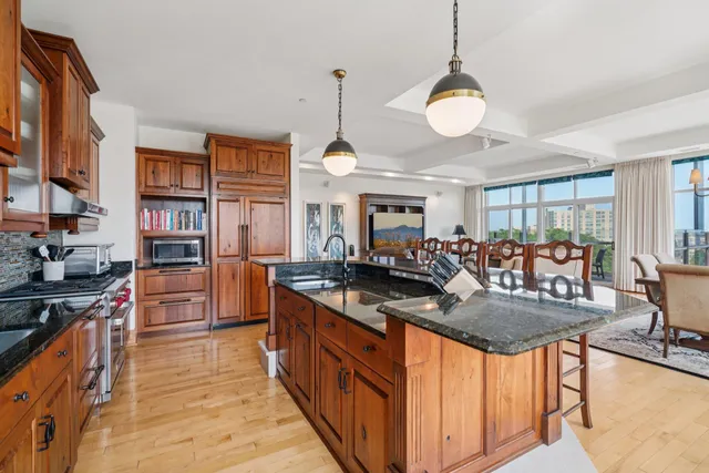 $750,000 | 1313 North Franklin Place, Unit 404, Milwaukee, WI 53202