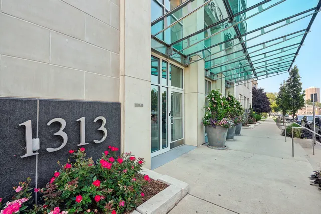 $750,000 | 1313 North Franklin Place, Unit 404, Milwaukee, WI 53202