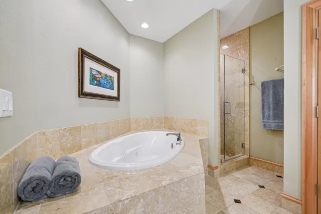 $750,000 | 1313 North Franklin Place, Unit 404, Milwaukee, WI 53202