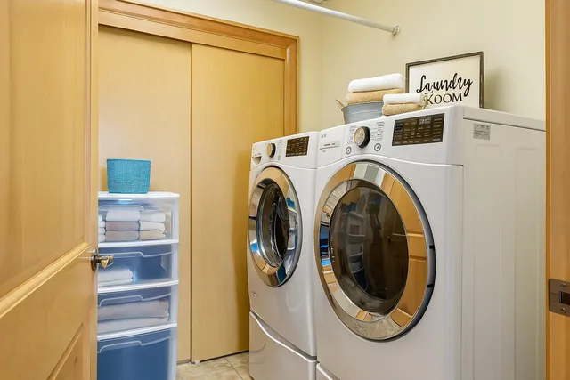 $750,000 | 1313 North Franklin Place, Unit 404, Milwaukee, WI 53202