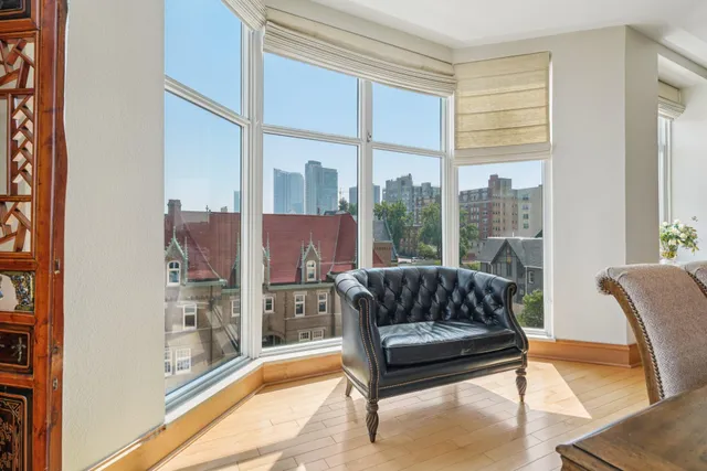 $750,000 | 1313 North Franklin Place, Unit 404, Milwaukee, WI 53202