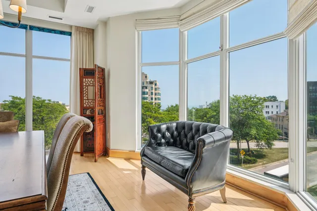 $750,000 | 1313 North Franklin Place, Unit 404, Milwaukee, WI 53202