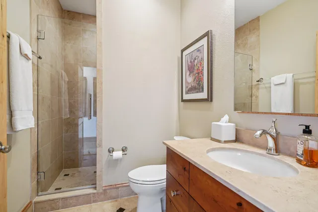 $750,000 | 1313 North Franklin Place, Unit 404, Milwaukee, WI 53202