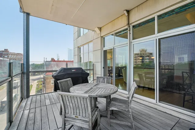 $750,000 | 1313 North Franklin Place, Unit 404, Milwaukee, WI 53202