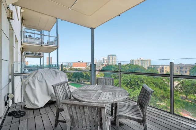 $750,000 | 1313 North Franklin Place, Unit 404, Milwaukee, WI 53202