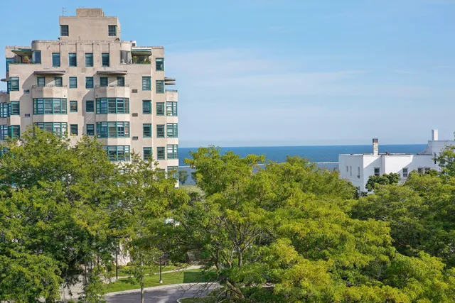 $750,000 | 1313 North Franklin Place, Unit 404, Milwaukee, WI 53202