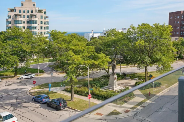 $750,000 | 1313 North Franklin Place, Unit 404, Milwaukee, WI 53202