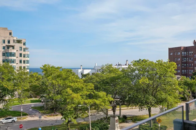 $750,000 | 1313 North Franklin Place, Unit 404, Milwaukee, WI 53202