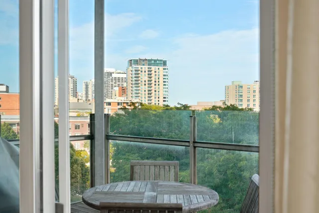 $750,000 | 1313 North Franklin Place, Unit 404, Milwaukee, WI 53202