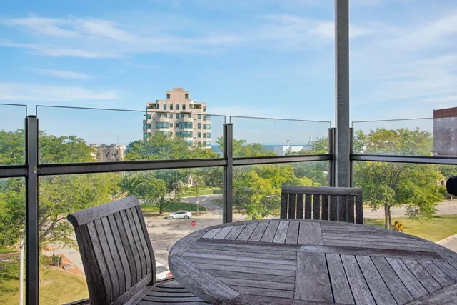$750,000 | 1313 North Franklin Place, Unit 404, Milwaukee, WI 53202