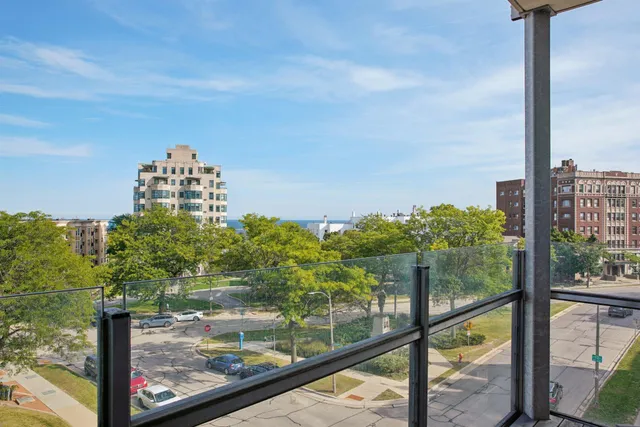 $750,000 | 1313 North Franklin Place, Unit 404, Milwaukee, WI 53202