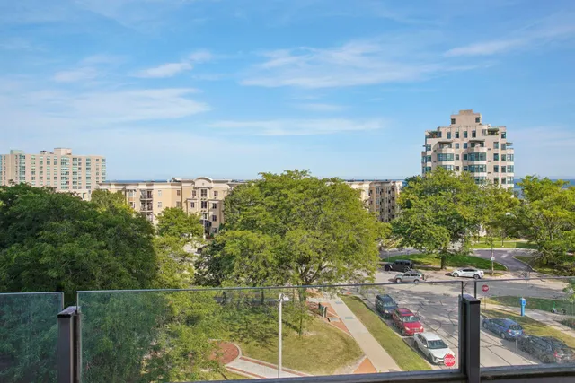 $750,000 | 1313 North Franklin Place, Unit 404, Milwaukee, WI 53202