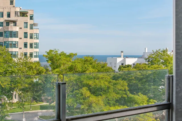 $750,000 | 1313 North Franklin Place, Unit 404, Milwaukee, WI 53202