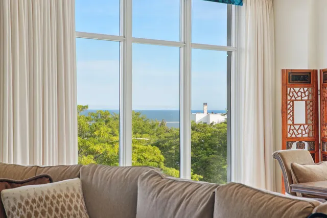 $750,000 | 1313 North Franklin Place, Unit 404, Milwaukee, WI 53202