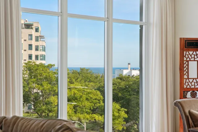 $750,000 | 1313 North Franklin Place, Unit 404, Milwaukee, WI 53202