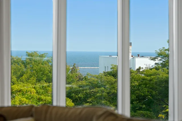 $750,000 | 1313 North Franklin Place, Unit 404, Milwaukee, WI 53202