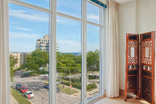 $750,000 | 1313 North Franklin Place, Unit 404, Milwaukee, WI 53202