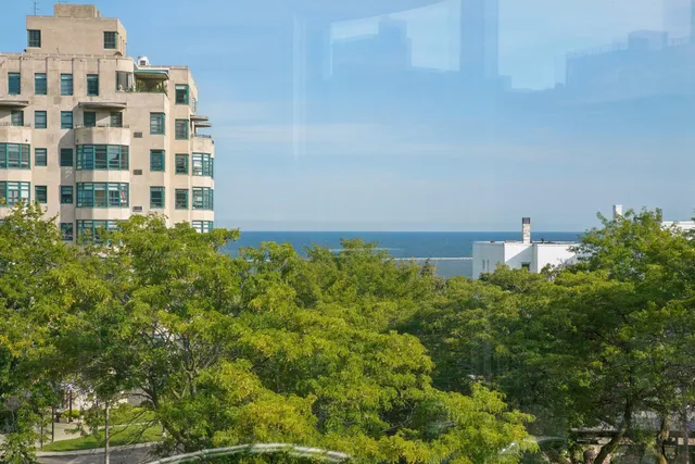 $750,000 | 1313 North Franklin Place, Unit 404, Milwaukee, WI 53202