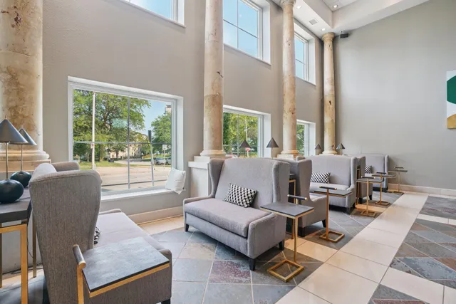 $750,000 | 1313 North Franklin Place, Unit 404, Milwaukee, WI 53202