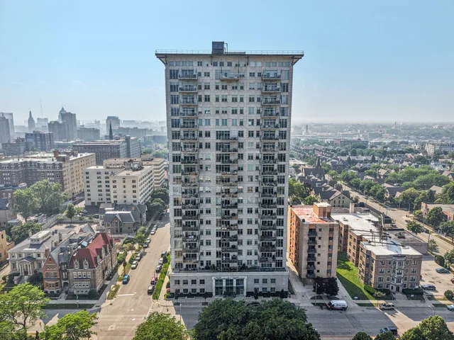 $750,000 | 1313 North Franklin Place, Unit 404, Milwaukee, WI 53202