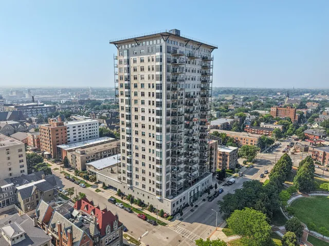 $750,000 | 1313 North Franklin Place, Unit 404, Milwaukee, WI 53202
