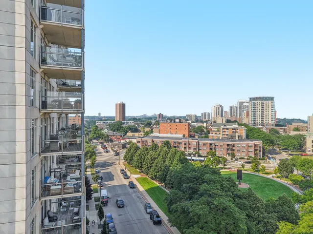 $750,000 | 1313 North Franklin Place, Unit 404, Milwaukee, WI 53202
