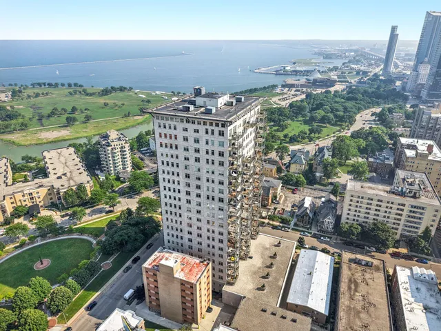 $750,000 | 1313 North Franklin Place, Unit 404, Milwaukee, WI 53202