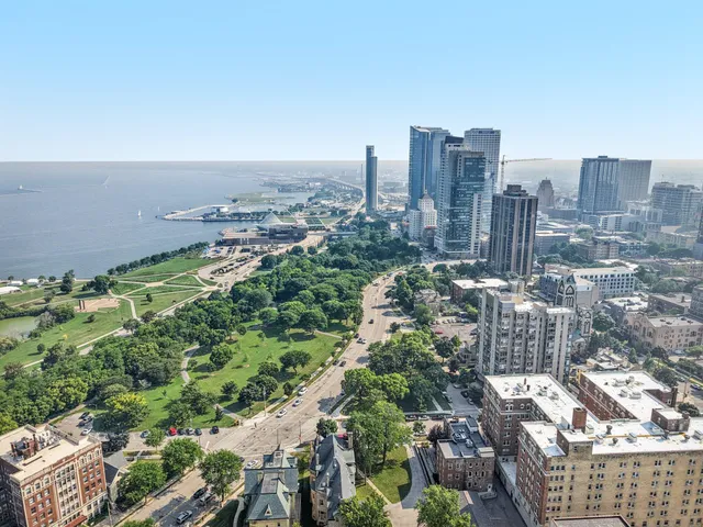 $750,000 | 1313 North Franklin Place, Unit 404, Milwaukee, WI 53202