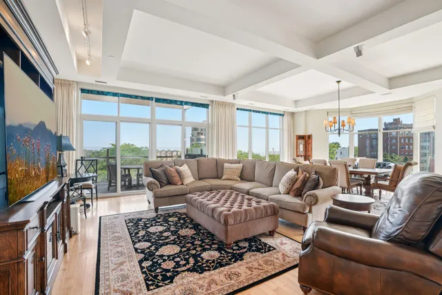 $750,000 | 1313 North Franklin Place, Unit 404, Milwaukee, WI 53202