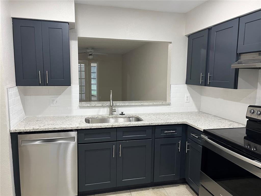 4372 Middlebrook Road, Unit 4372 Orlando, FL 32811 - Photo 3 of 17