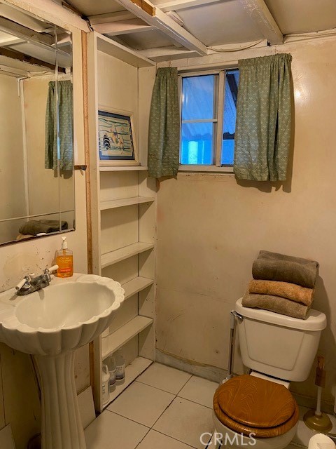 2767 West 1st Street, Unit 26 Santa Ana, CA 92703 - Photo 8 of 15 a bathroom with a sink toilet and shower