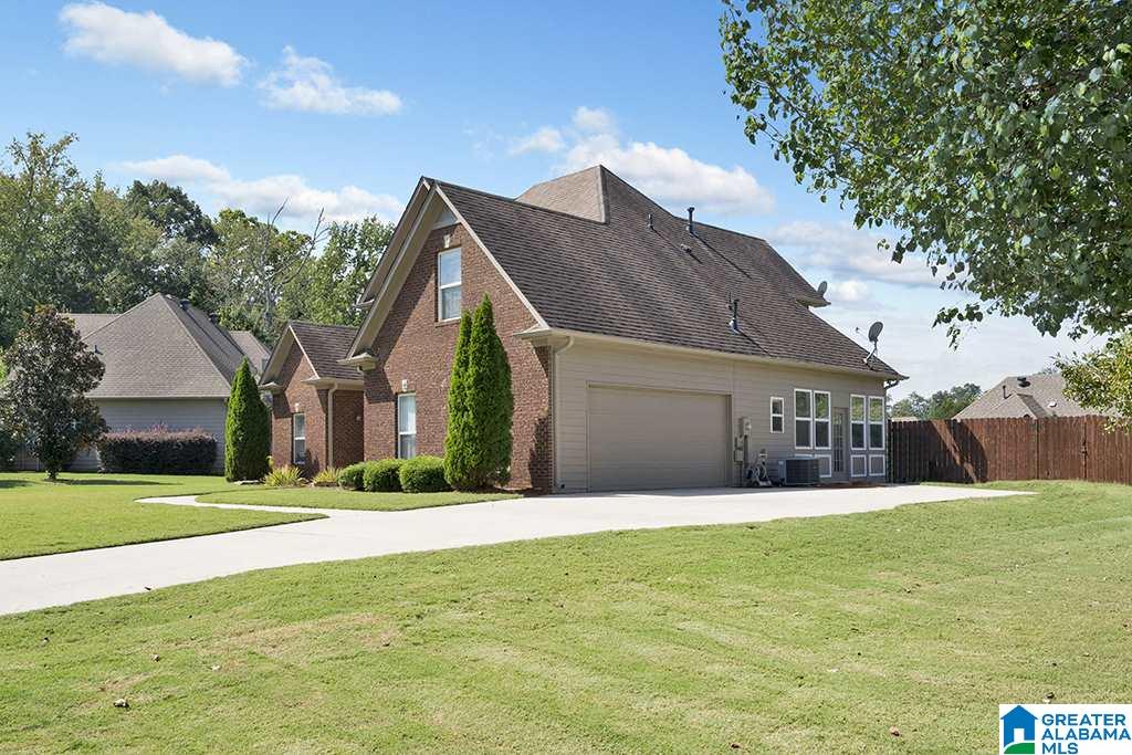 205 Lake Forest Way Alabaster, AL 35114 - Photo 3 of 29