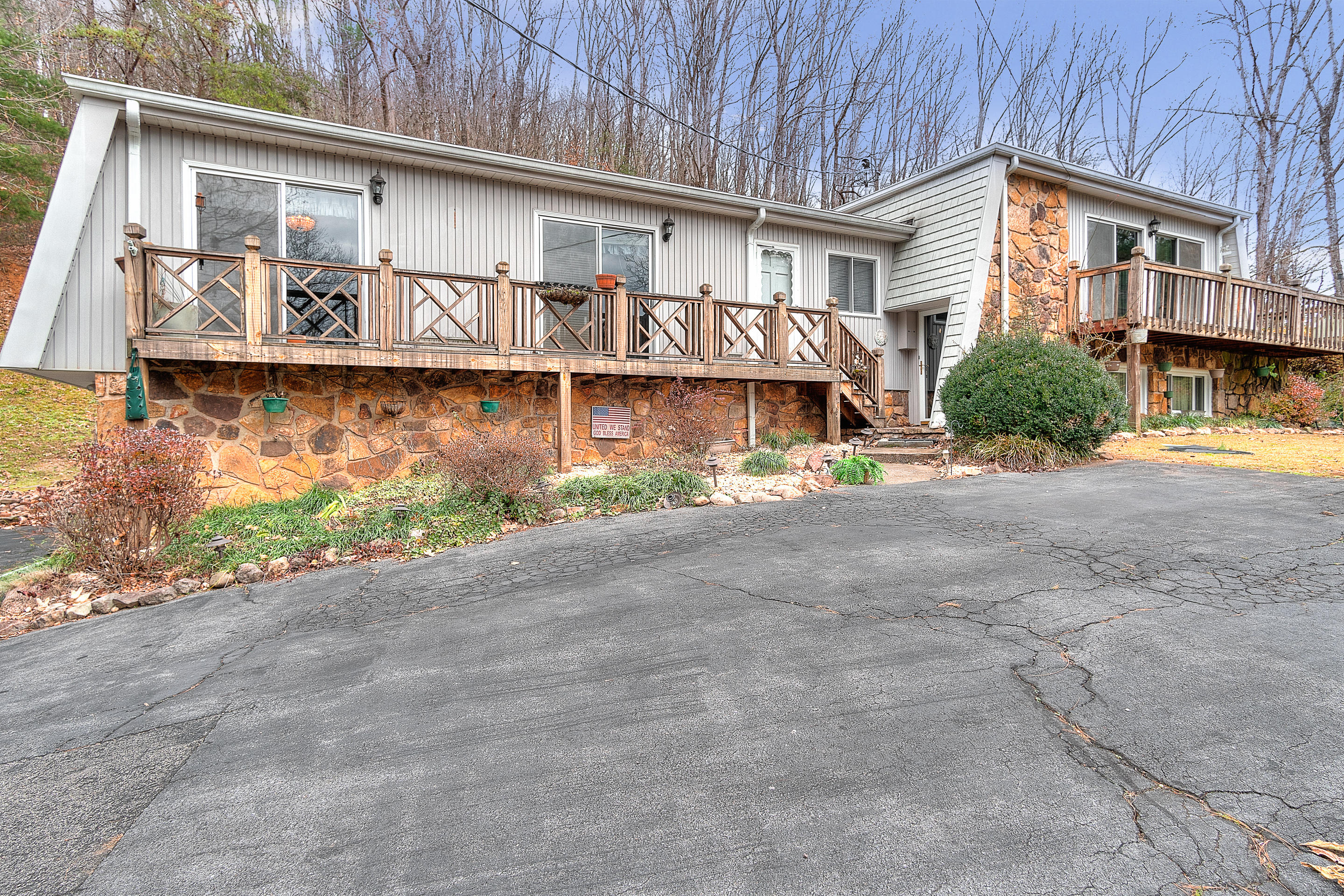 2845 Siam Road Elizabethton, TN 37643 - Photo 1 of 48 exterior_mls-6