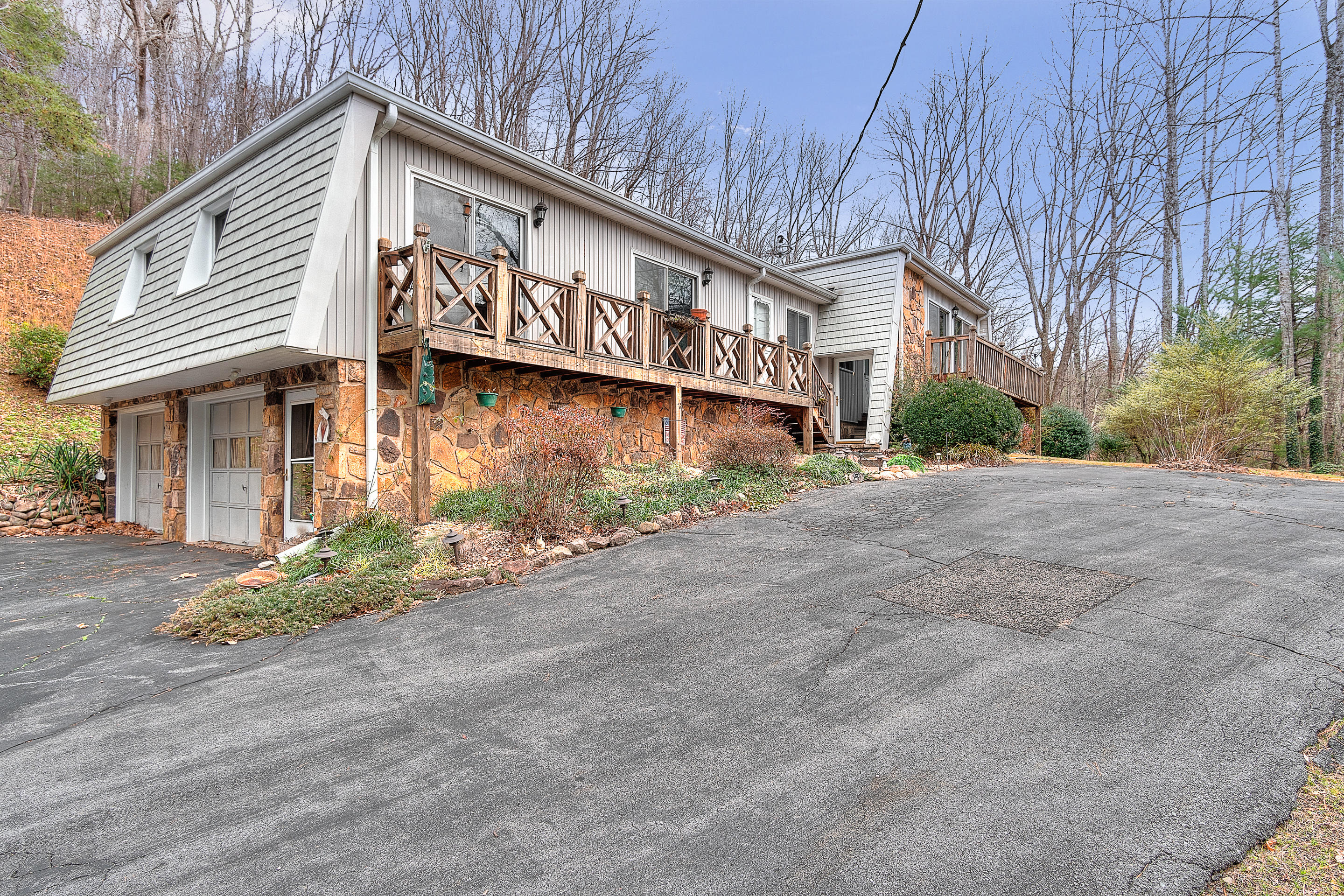 2845 Siam Road Elizabethton, TN 37643 - Photo 2 of 48 exterior_mls-3