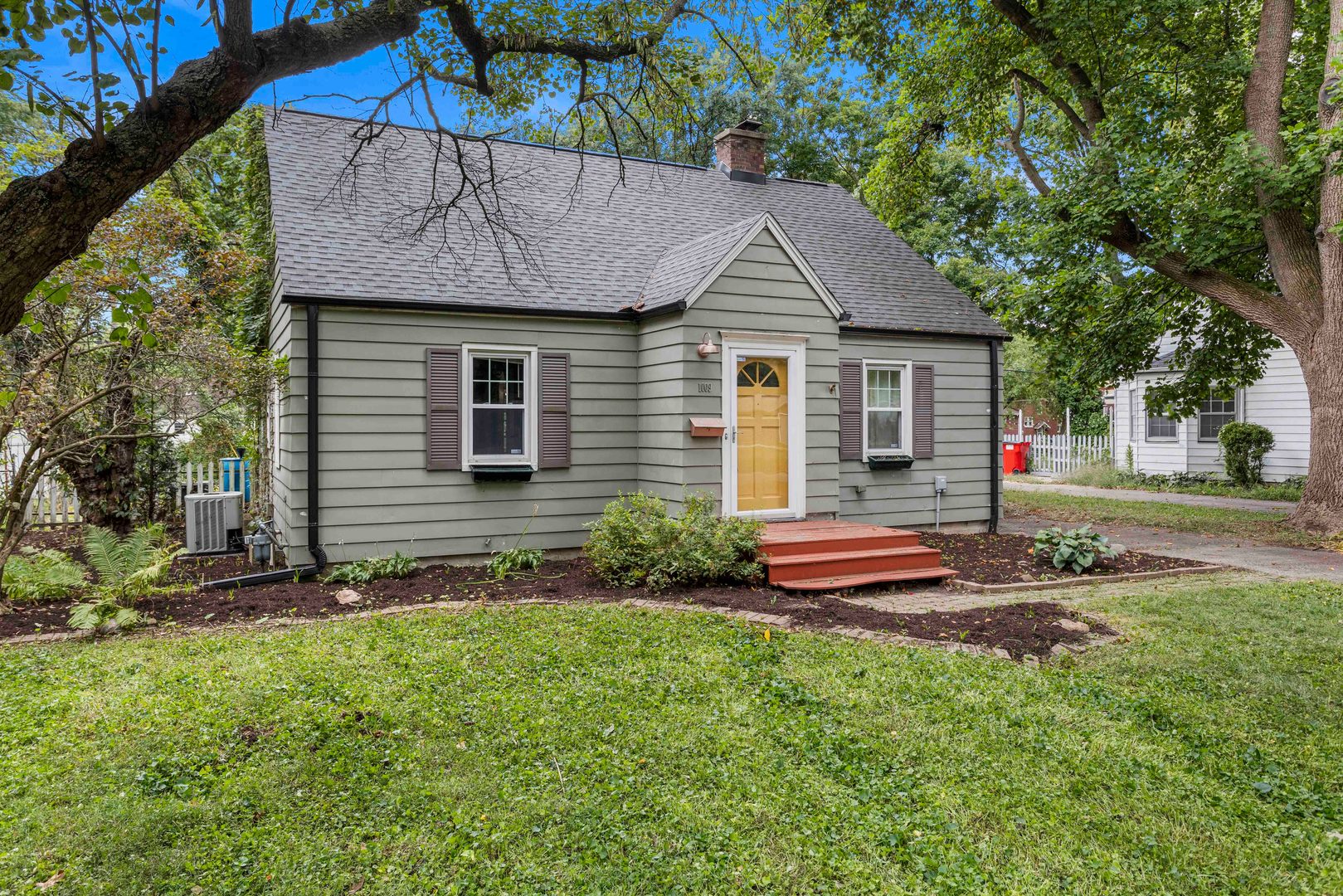 1009 West Columbia Avenue Champaign, IL 61821 - Photo 4 of 10 a front view of a house with garden
