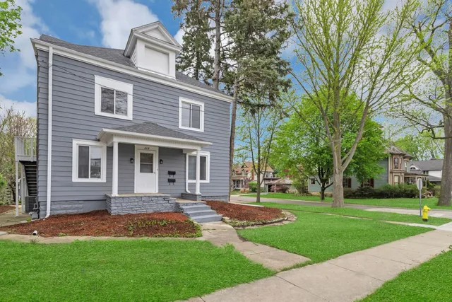 $409,500 | 209 East Washington Street, West Chicago, IL 60185