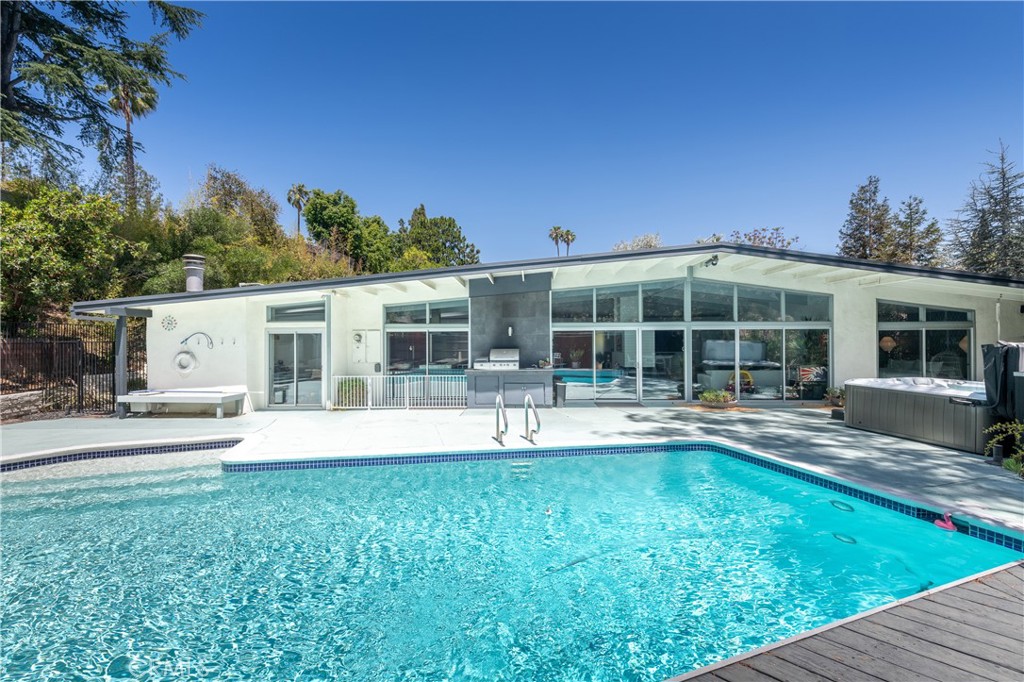 15626 Royal Ridge Road Sherman Oaks, CA 91403 - Photo 28 of 33