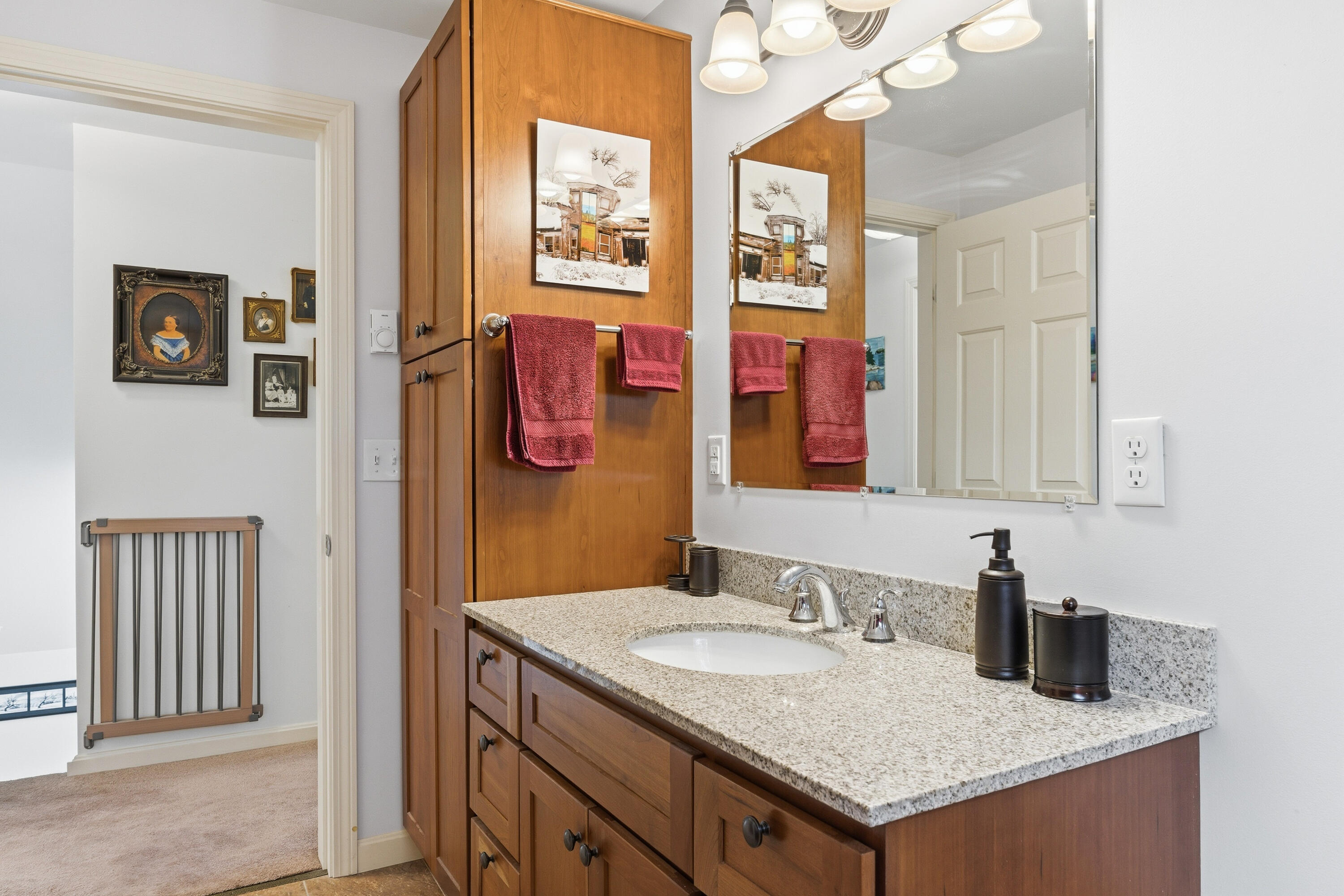 84 Willow Grove Road, Unit 84 Brunswick, ME 04011 - Photo 31 of 52 Second Floor Bathroom